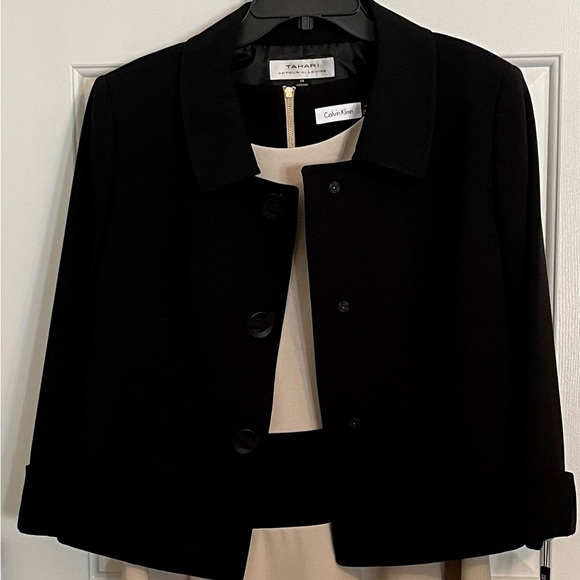 Tahari short black, lined jacket size 14 - Picture 2 of 4